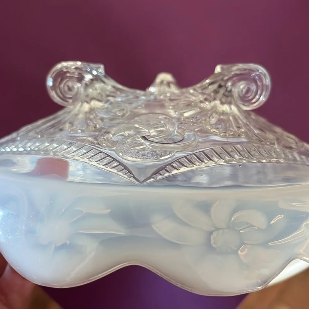 Antique Northwood Ruffles & Rings Daisies Celtic Knots Opalescent bowl